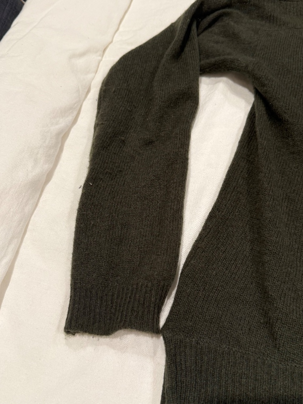 Line. (Women's L) - Picture 3 of 12